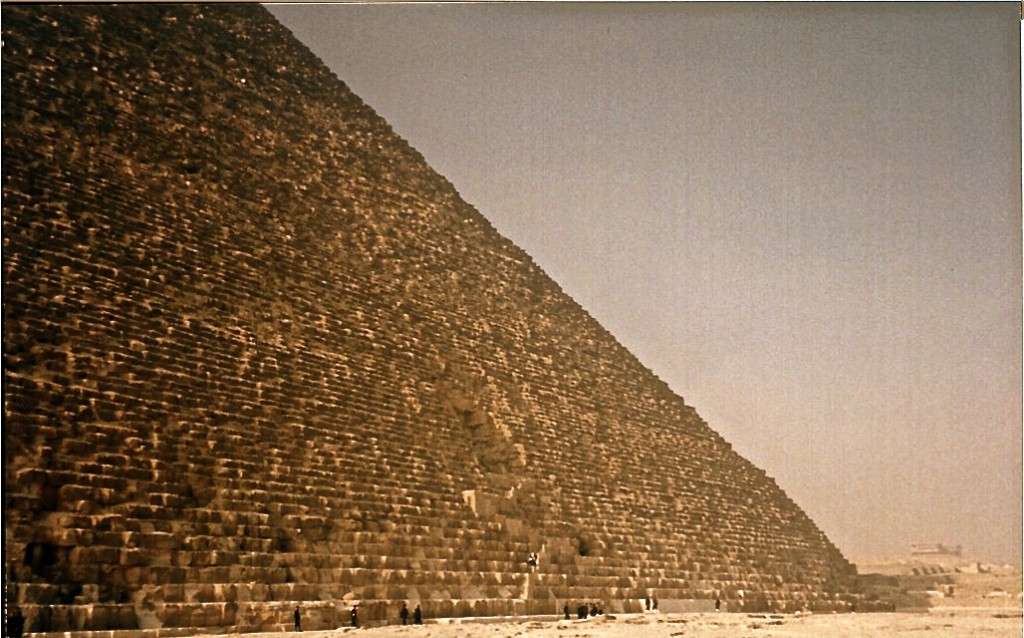 Overwhelming scale of the Great Pyramid