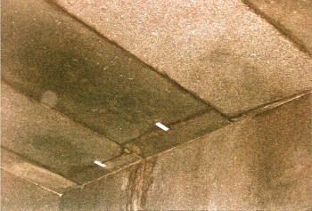 "Movement detectors" on ceiling cracks in King's chamber, Great Pyramid
